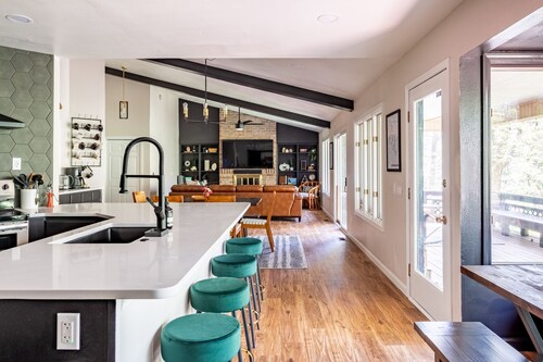 Secluded Mod Lodge - On Trail Near Waterfall - 2 King Suites!