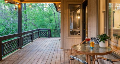 Secluded Mod Lodge - On Trail Near Waterfall - 2 King Suites!