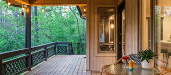 Secluded Mod Lodge - On Trail Near Waterfall - 2 King Suites!
