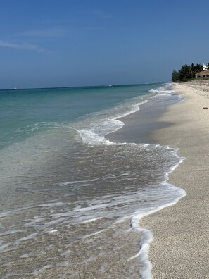 Beach nearby, sun loungers, beach towels