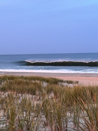 Perfect spot! Cape Cod -1 block to beach and bay with views!
