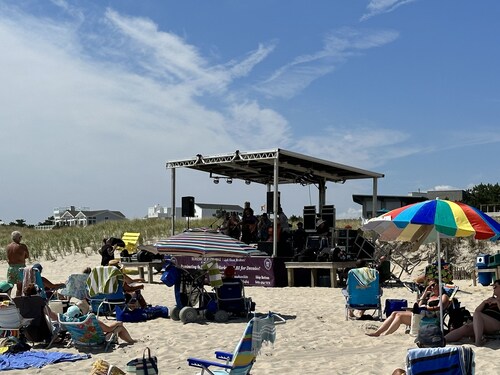 Perfect spot! Cape Cod -1 block to beach and bay with views!