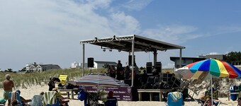 Perfect spot! Cape Cod -1 block to beach and bay with views!