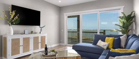 Een televisie en een kantoor