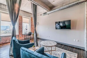 TV, video games, offices - Amyfinehouse | Breakfast + Valet + Gym + Group Stay (Dallas)