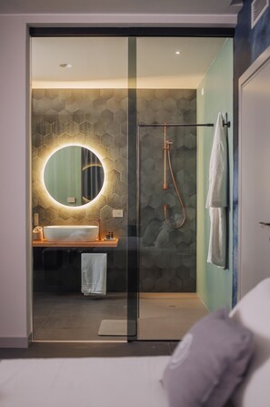 Dusche, Haartrockner, Bidet, Handtücher