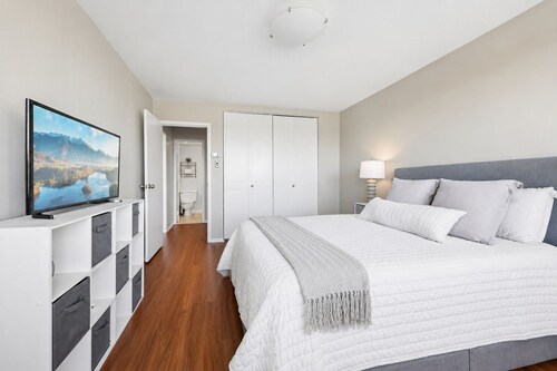 Luxury Duplex Apartment - Free Garage parking close to DC