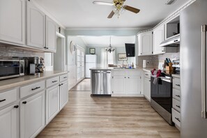 Fridge, microwave, oven, stovetop - 6 Bed 4 Bath Cape May POOL & HOT TUB, Dog Friendly Sleeps 14 EV Charging (Lower Township)