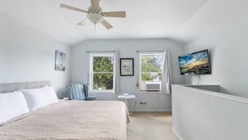 6 bedrooms, desk, iron/ironing board, WiFi