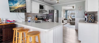 6 Bed 4 Bath Cape May POOL & HOT TUB, Dog Friendly Sleeps 16 EV Charging