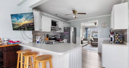 6 Bed 4 Bath Cape May POOL & HOT TUB, Dog Friendly Sleeps 16 EV Charging