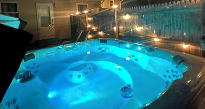 6 Bed 4 Bath Cape May POOL & HOT TUB, Dog Friendly Sleeps 14 EV Charging