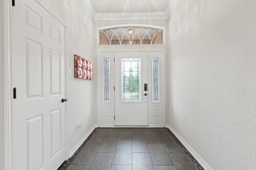 Amazing Brick Home, Pool, Covered Patio, Garden, Community Ramp (5mins 2 Square)