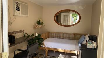 1 bedroom, desk, WiFi (free), bed sheets