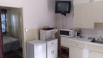 1 Bedroom Suite, 1 Double Bed w/Kitchenette (Pet Friendly)