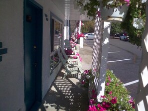 Property grounds - Apple Tree Inn (Radium Hot Springs)