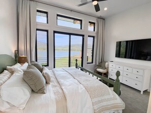 6 habitaciones, tabla de planchar con plancha, cuna de viaje y internet