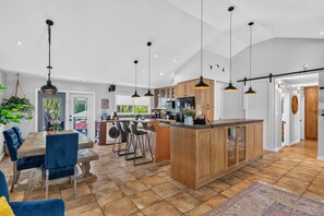 Dining - Waterfront Oasis with Pool, Hot Tub & Pet Friendly (Kelowna)