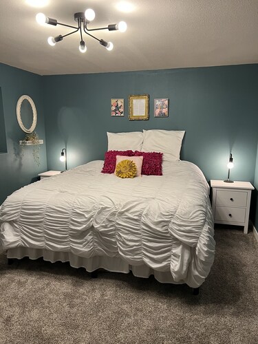 Private basement apartment with hot tub and hammocks