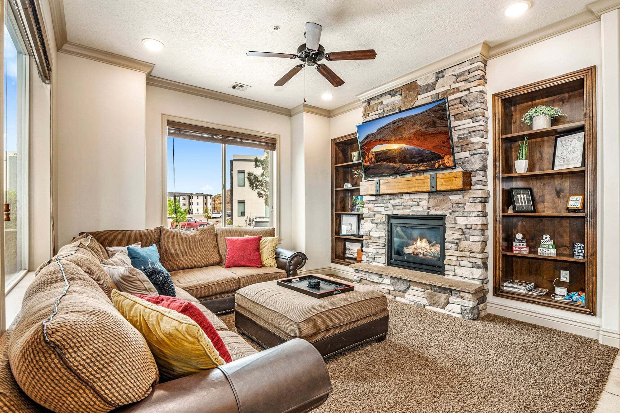 Smart TV, fireplace, DVD player