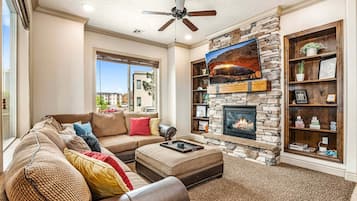 Smart TV, fireplace, DVD player