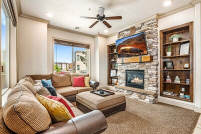 Coral Springs Resort H2, Community Pool, Lazy River, Water Slide, Private Spacious Patio