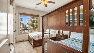 3 bedrooms, iron/ironing board, free WiFi, bed sheets