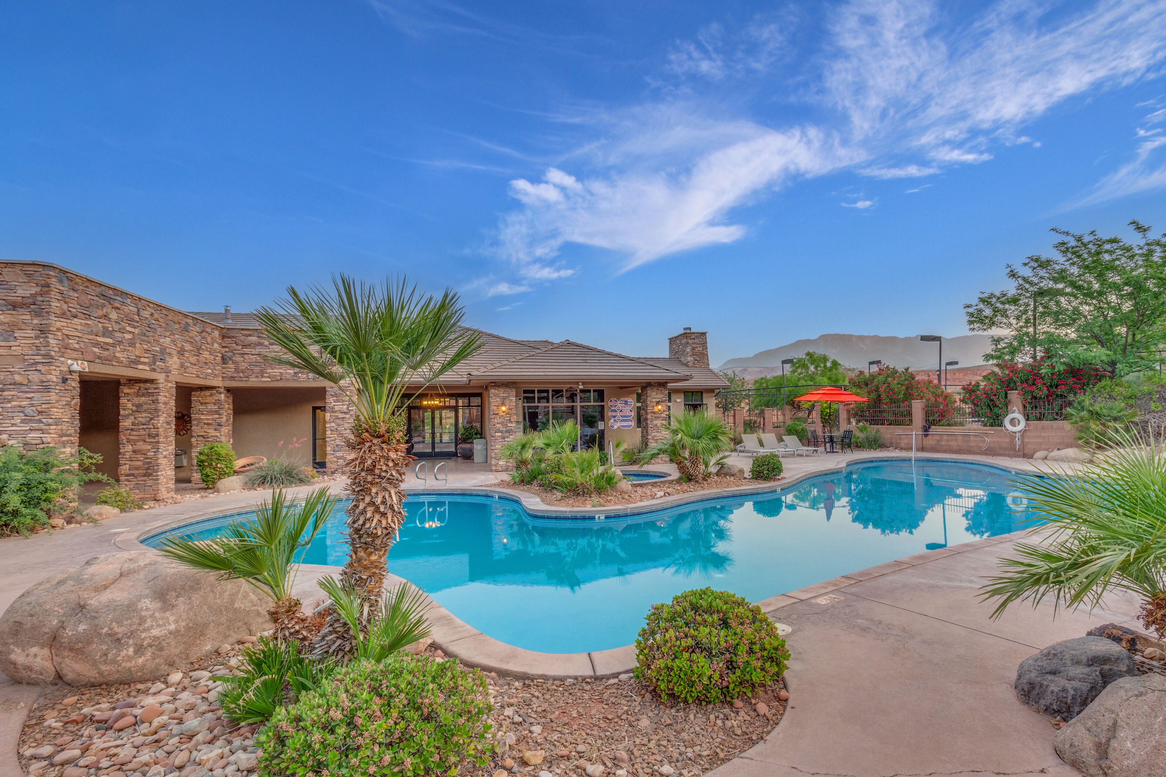 Coral Springs Resort H2 | Community Pool, Outdoor Fireplace, and Near Sand Hollow!