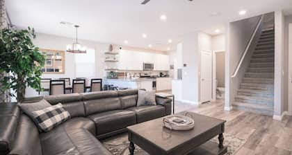 Beautiful 3 bedroom house with heated modern pool