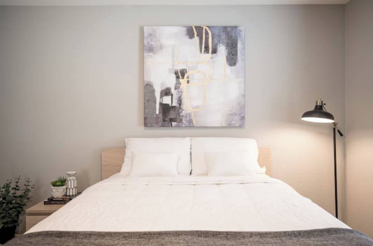 3 間睡房、書桌、熨斗/熨衫板、可攜式嬰兒床