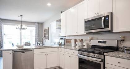 Beautiful 3 bedroom house with heated modern pool