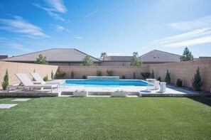 Piscine extérieure, piscine chauffée