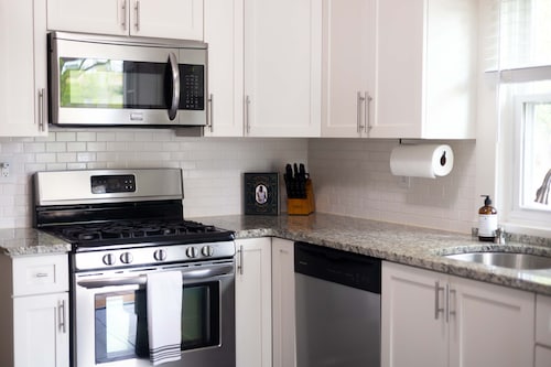 2-bedroom vacation home just 17 minutes drive to Ford Field