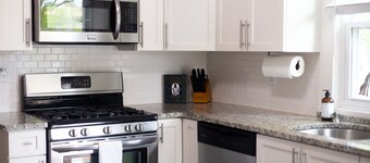 2-bedroom vacation home just 17 minutes drive to Ford Field