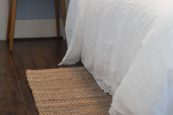 2 habitaciones, tabla de planchar con plancha y cuna de viaje