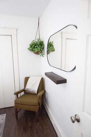 Interior - 2-bedroom vacation home just 17 minutes drive to Ford Field (Royal Oak)