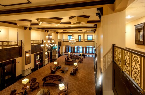 Southern Tennessee Getaway - Pool/ bowling alley/putting greens/dinner theater