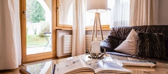 Joli appartement pour 4 personnes avec WIFI, TV, patio et animaux admis