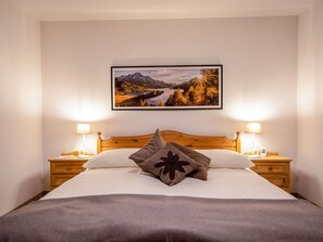 2 soverom, strykejern/-brett, reiseseng for barn og wi-fi (inkludert)