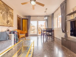 Living area - Beautiful apartment for 4 people with WIFI, A/C, TV and balcony (Calafell)