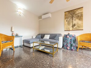 Living area - Beautiful apartment for 4 people with WIFI, A/C, TV and balcony (Calafell)