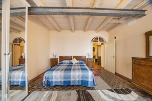 1 dormitorio, escritorio, tabla de planchar con plancha y wifi gratis