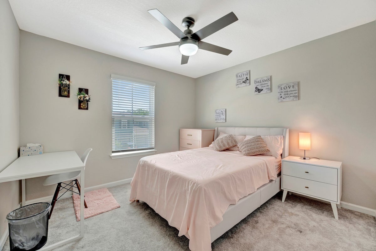 Pink Room, Shared Bath