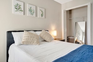 Navy Room, Shared Bath | Down comforters, desk, laptop workspace, free WiFi - ZenHomes (Brandon)