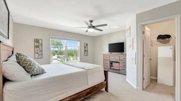 Room, Share House, Private Bath, 1 Queen Bed, Non-smoking | Down comforters, desk, laptop workspace, free WiFi