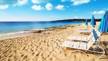 Camastros y toallas de playa