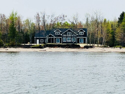 Lakeside Lookout 3 Bedroom 