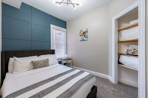 3 bedrooms, iron/ironing board, WiFi, bed sheets
