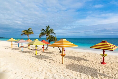 The Coral Beach Hotel - Luxury Beachfront Suite!