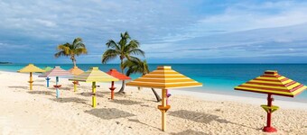 The Coral Beach Hotel - Luxury Beachfront Suite!